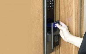 Tại sao chọn khóa vân tay hợp phong thủy?